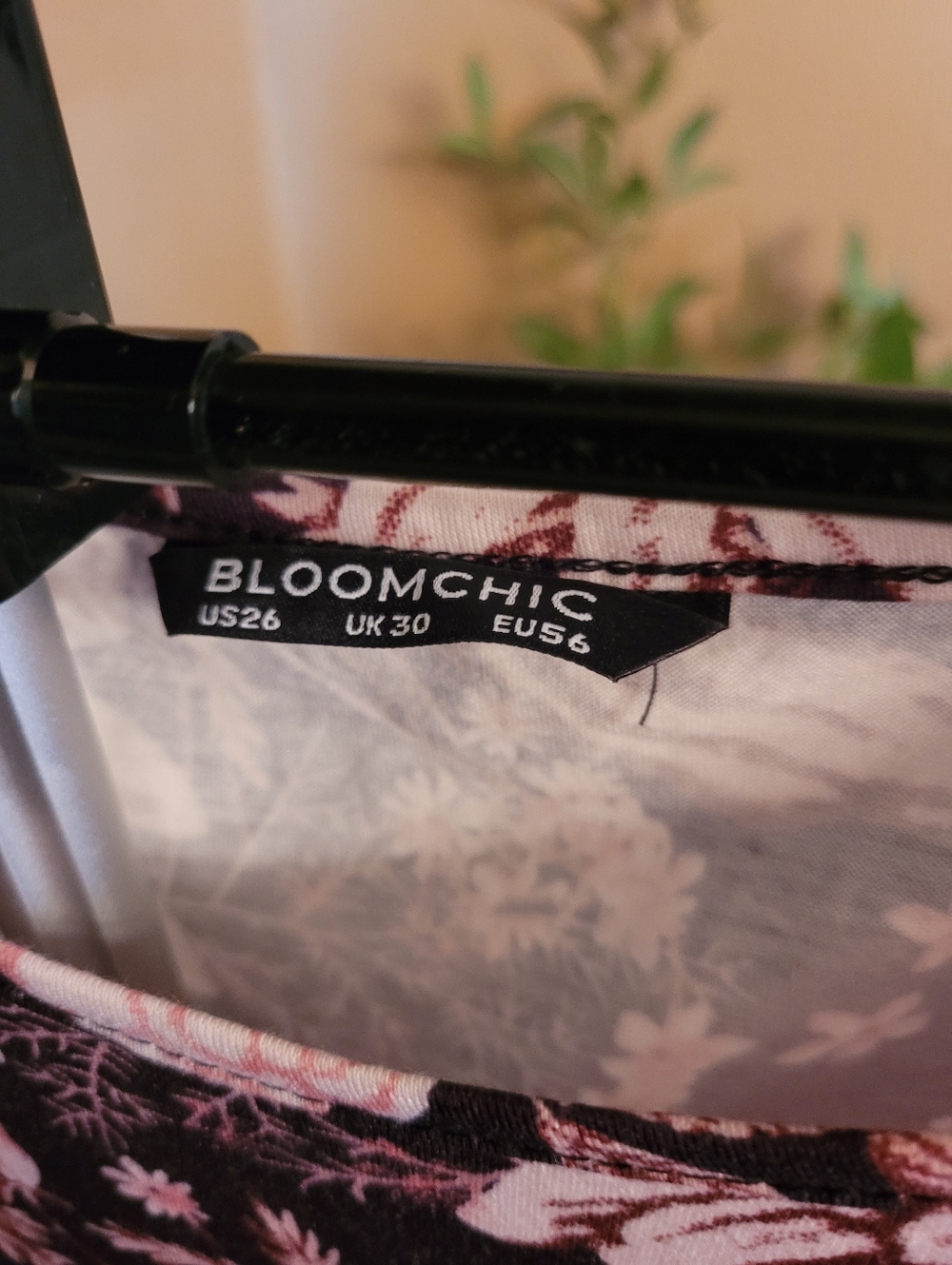 BloomChic  Floral Scoop Neck Short Sleeve Top - Picture 3 of 4